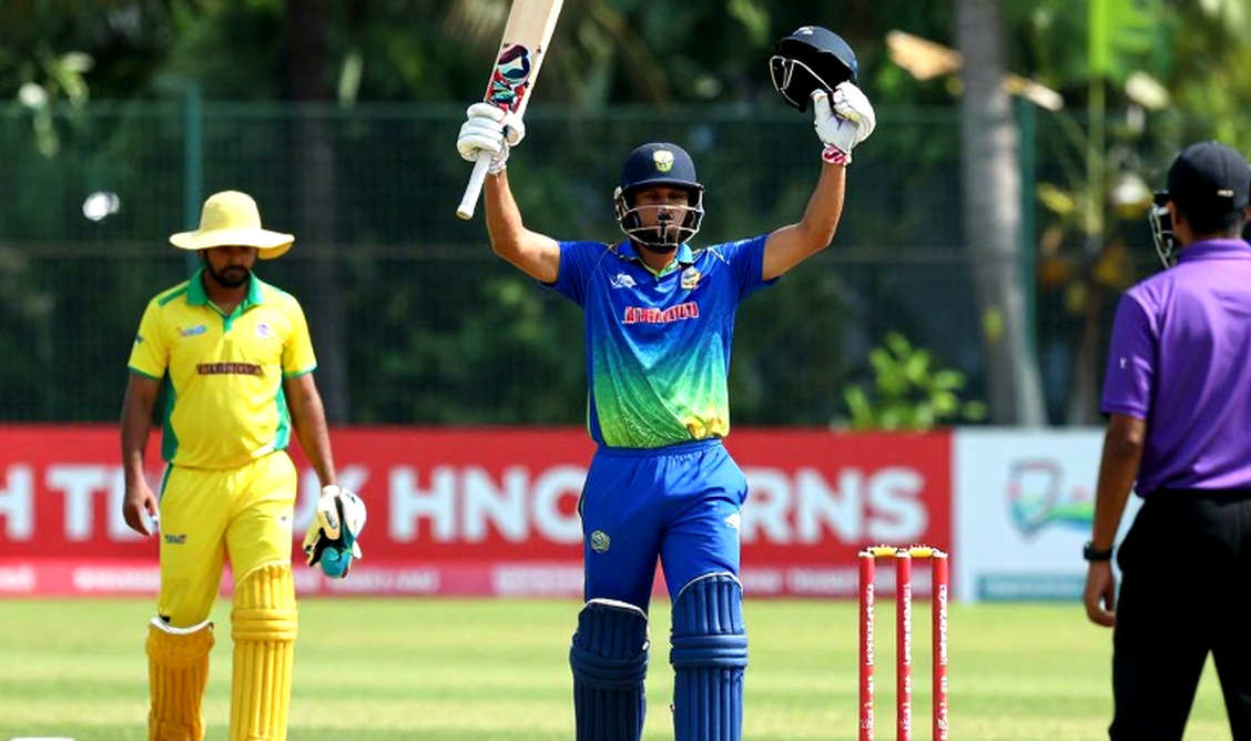 ৮৯৭ বনাম ৮৭৬: একই সপ্তাহে দুই 'বিশ্ব এক নম্বর', আর দুই ফরম্যাটের ফাঁক
