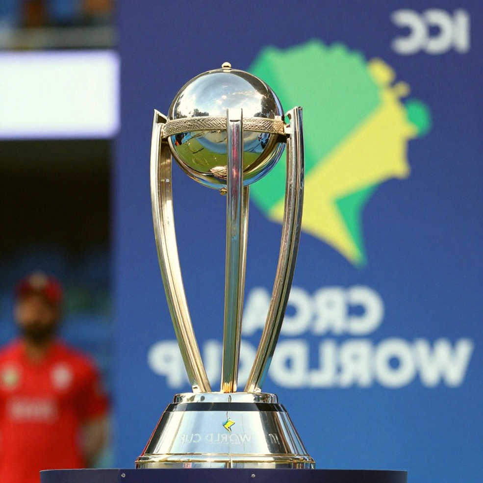 মাঠের বাইরের লাইন: নারী ক্রিকেটের অদৃশ্য অর্থনীতি ও অ্যাঞ্জেলেস্কুর নীরব বিপ্লব